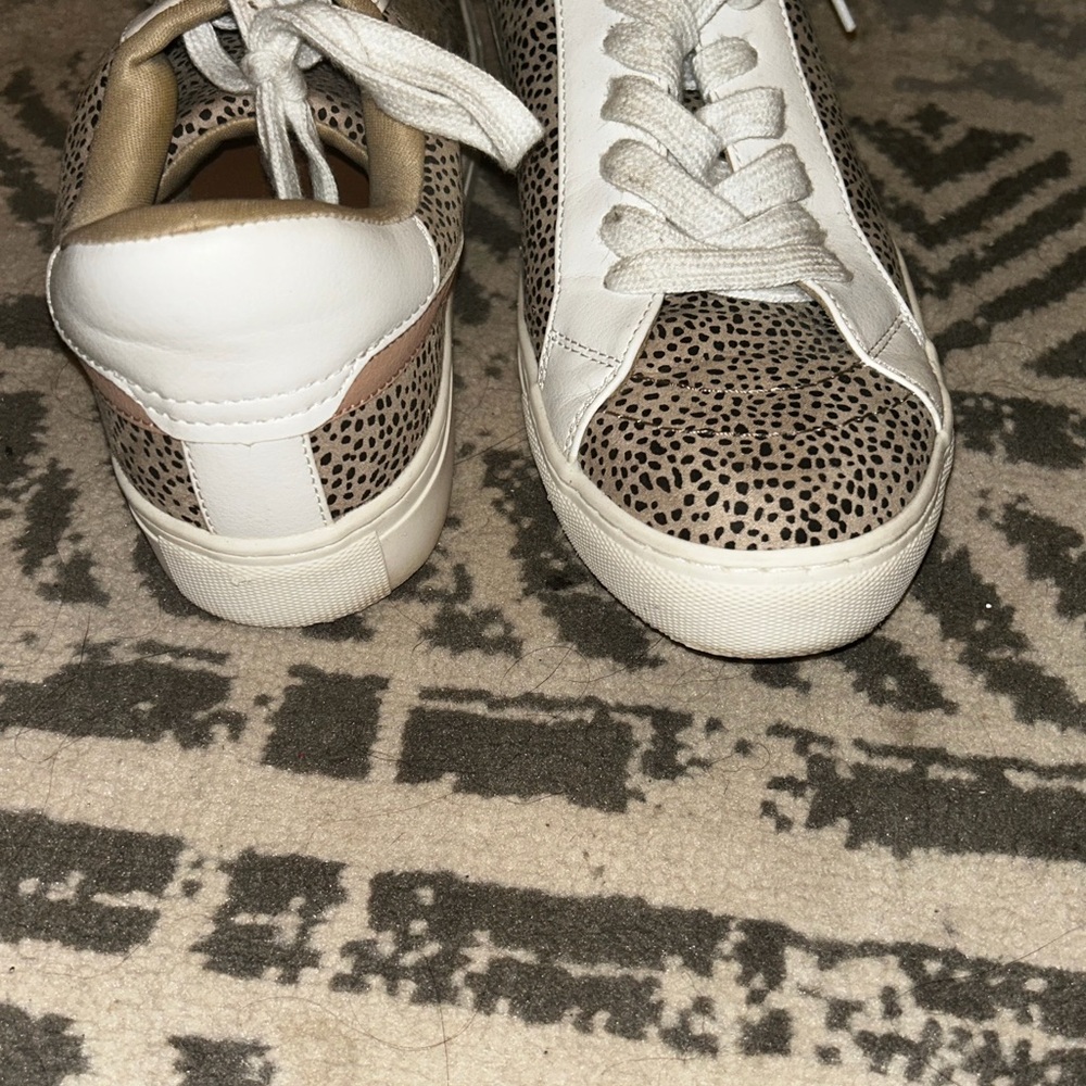 Universal Thread White And Tan Patterned Sneakers - image 3